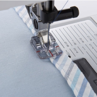 Plastic narrow piping foot